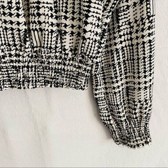 Houndstooth Blouse with Smocked Sleeves and Waistband - Picture 4 of 6